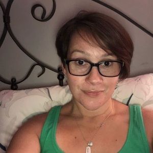 Meet your Posher, Tee